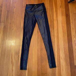 PEACH | black athletic leggings S